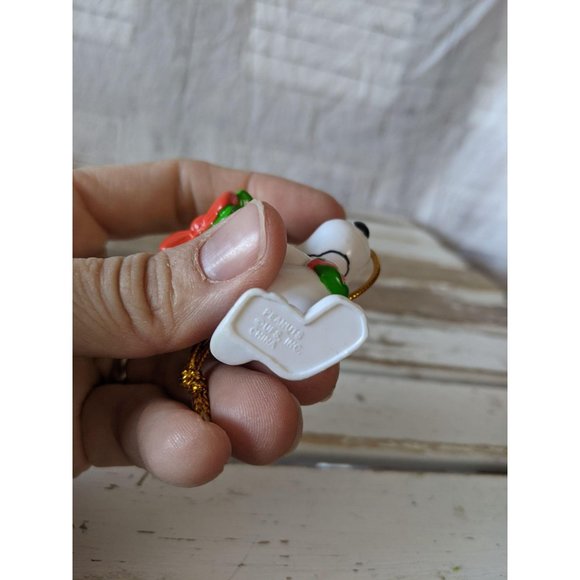 United feature Snoopy Woodstock present green orna - Picture 6 of 6